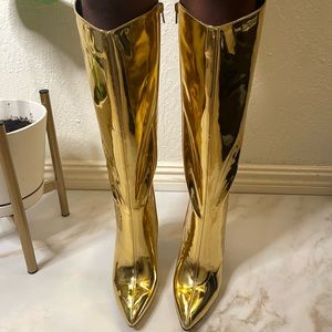 Liliana Gold Heeled Boots